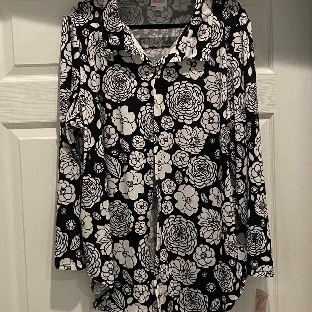 NWT 2X LuLaRoe Valentina button down